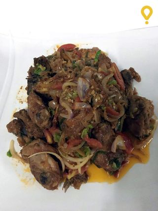 Poulet De Chair Entier Saute Avec Attiéké