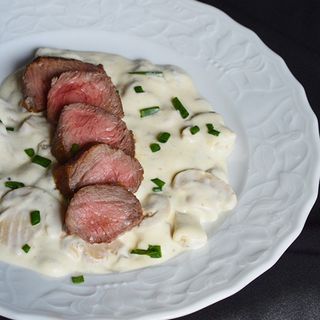 Vită în sos de ciuperci - 4 portii