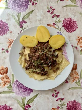 Бешбармак с тушёнкой