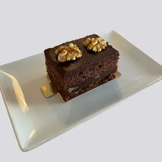 Pastel De Chocolate Y Nueves Con Ganache Chocolate 70% Cacao