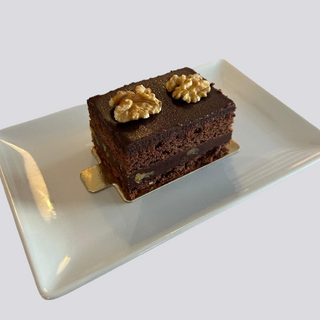 Pastel De Chocolate Y Nueves Con Ganache Chocolate 70% Cacao