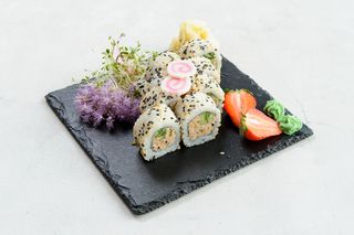 Uramaki Surimi Salad Roll 8szt