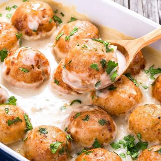 Meatballs in cream sauce