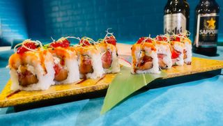 Strawberry Tuna Roll (8 Uds.)