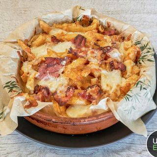 Ración De Patatas Cheese Y Bacón Trufa