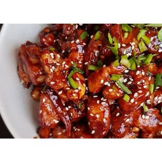 Dry Chilli Chicken with Leaks and Cashewnuts