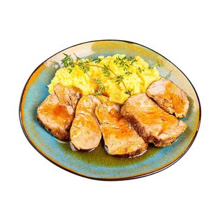 Свинско стек филе с картофено пюре и мащерка