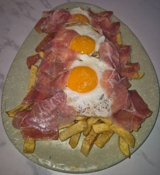 HUEVOS ROTOS CON JAMÓN