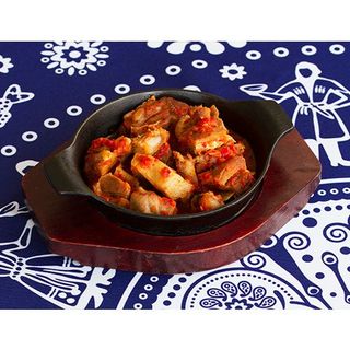 შემწვარი ხბის ნეკნები აჯიკით