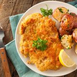 Escalope Caprese + ración de patatas fritas caseras + ensalada LTC