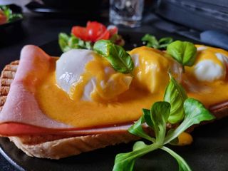 Eggs Benedict