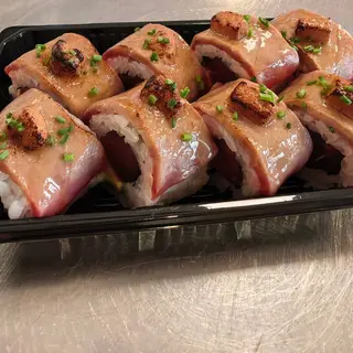 Atun Rojo uramaki flameado con foie(NEW)