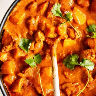 Aloo Chicken Curry + Coca-Cola Zero Lattina 330ml