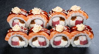 Роял салмон рол з тунцем і креветкою