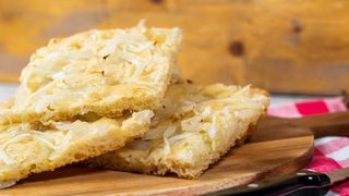 Focaccia croccante alla cipolla