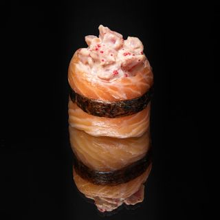 Sumo cu somon și ton- 90 grame – 1 bucată