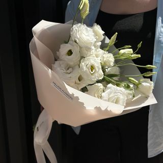 9 гілочок Еустоми 