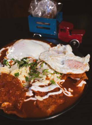 Chilaquiles De Salsa Roja Con Carne