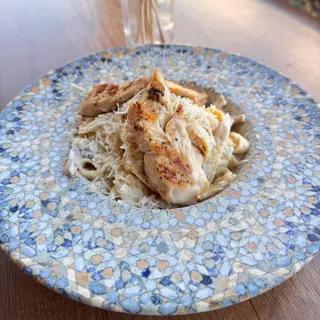 Paste fettuccine cu carne de pui si ciuperci