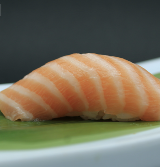 Nigiri de salmón (2 uds.)
