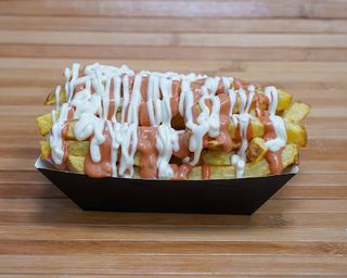 Patatas Bravas con Mayonesa