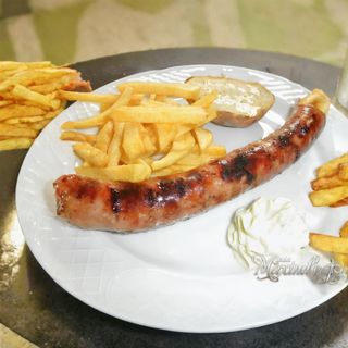 Butifarra con All i Oli y Patatas