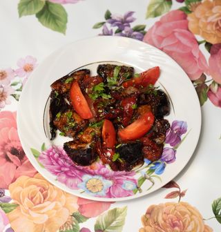 Тёплый салат с баклажанами