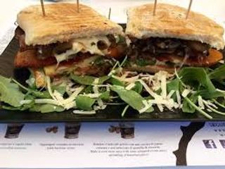 Panino con cotoletta e melanzane 108