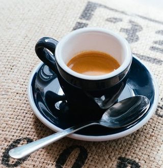 Café Espresso+  Eau Minérale