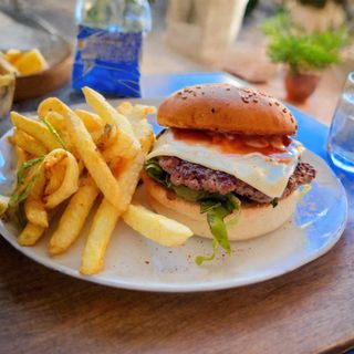 Cheese Burger & Cheesy Fries & Boisson Gazeuse