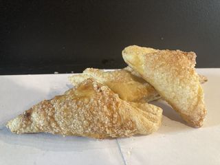 Koperty z serem i brzoskwinią