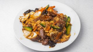 43. Pržena junetina sa jajima u sosu od ostriga