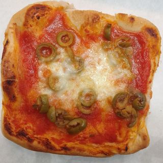 Pizzetta rossa  Margherita con olive