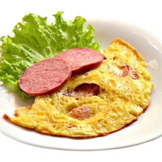 Омлет с колбасой