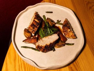 Курячий стейк на мангалі з овочами (300g)