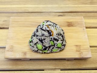 Onigiri De Hijiki Y Edamame (Vegano)