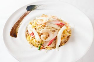 253. Spaghetti di riso con frutti di mare