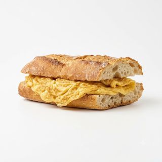 Bocadillo De Tortilla Francesa Con 1 Ingrediente