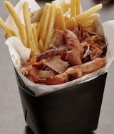 Kebab box con patatas fritas pequeñas