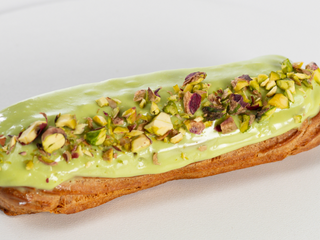 Еклер фісташка-малина (100г)