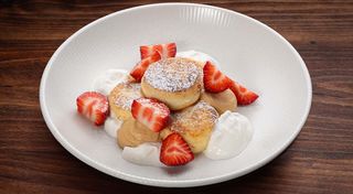 Сирники з соусом три молока