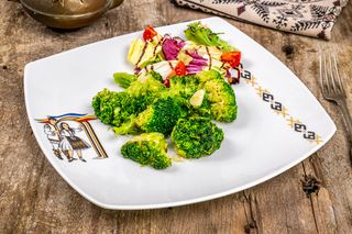 Broccoli tras la tigaie în unt șI usturoi