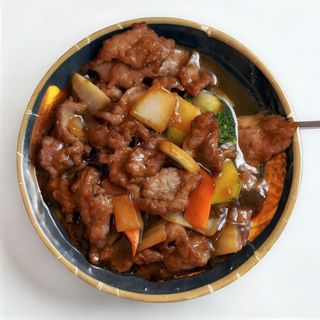 52. Ternera Con Verduras (Ración)