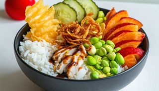 Bowl de Sushi de Frango com Molho Coreano