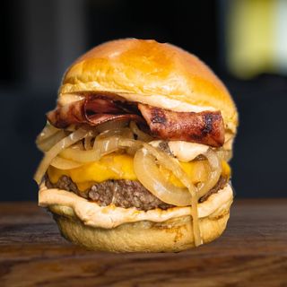 24.Smoky Bacon Burger (380г)