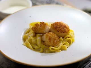 Паста фетучінні з гребінцями під вершковим соусом (250g)