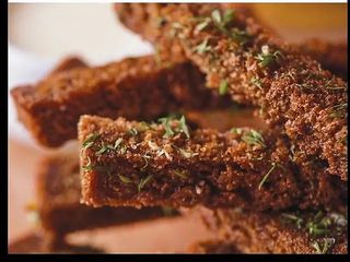 Часникові грінки з чорного хліба (125/30)