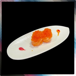 162. Gunkan De Huevos De Salmón (2 Pzs.)