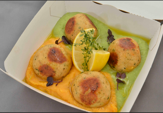 Riblje loptice sa pireom od graška i chili sosom 350gr