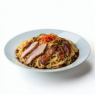Mee kering, fideos con salsa soja con pato crujiente (gluten)